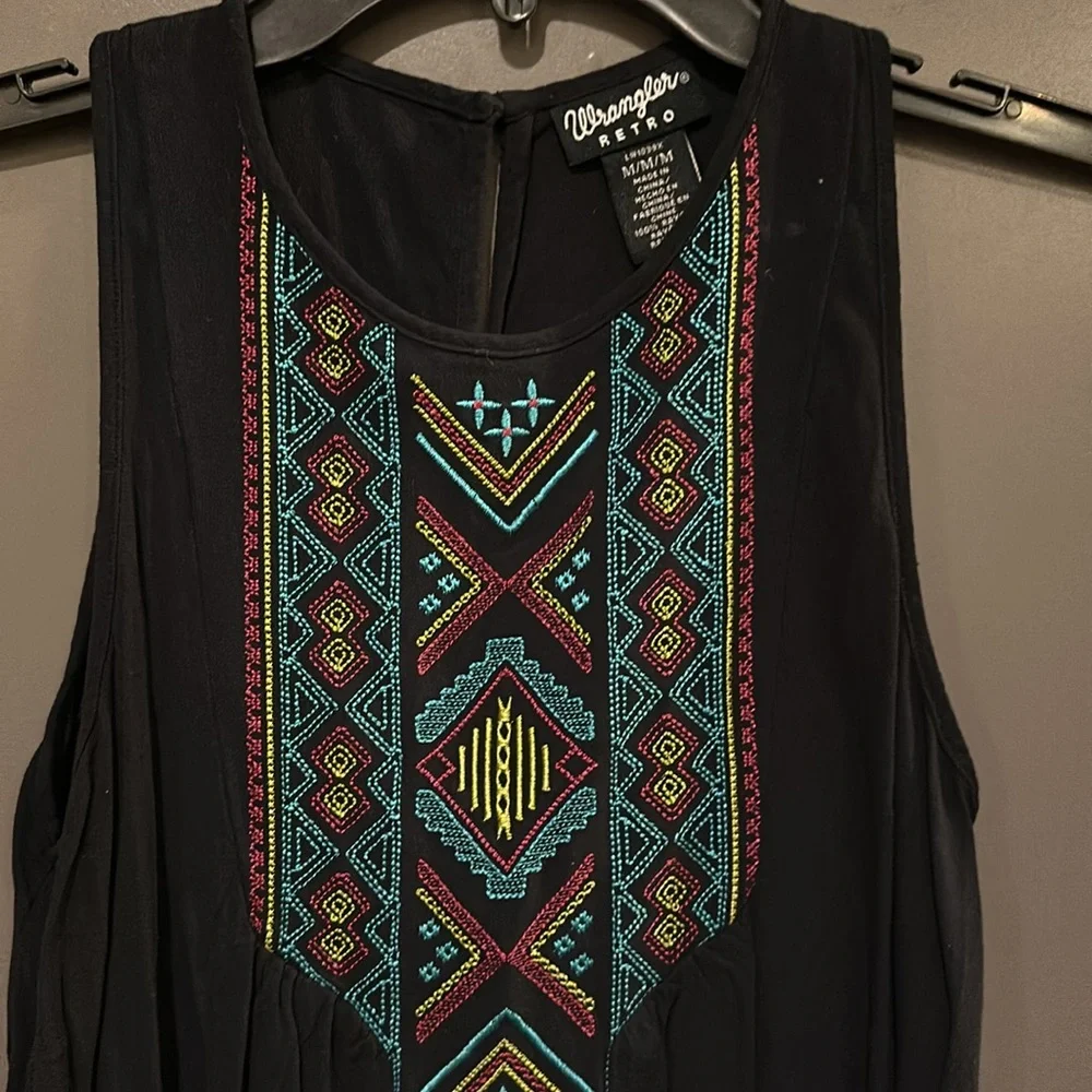 Wrangler size medium sleeveless top - Picture 2 of 4